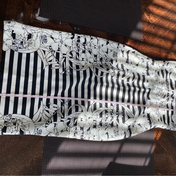 Express Strapless Dress - Picture 4 of 6